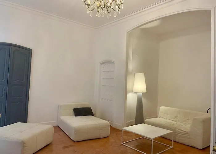 120 M2, Hyper Centre Cathedrale Proximite Ajaccio (Corsica)